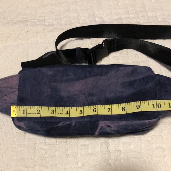 NWT FOREVER 21 DENIM FANNY PACK - Picture 3 of 8